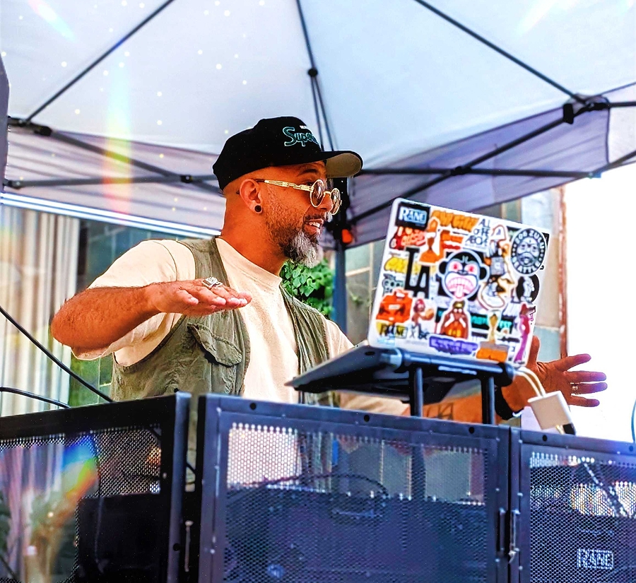 Ozay Moore playing music and providing vibes for Stone Soup